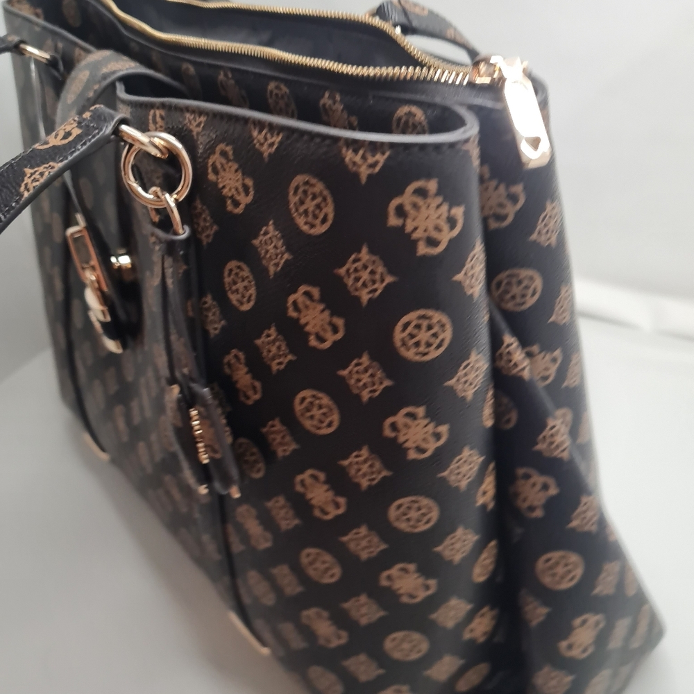 Guess Travel Tote Bag - Picture 10 of 10